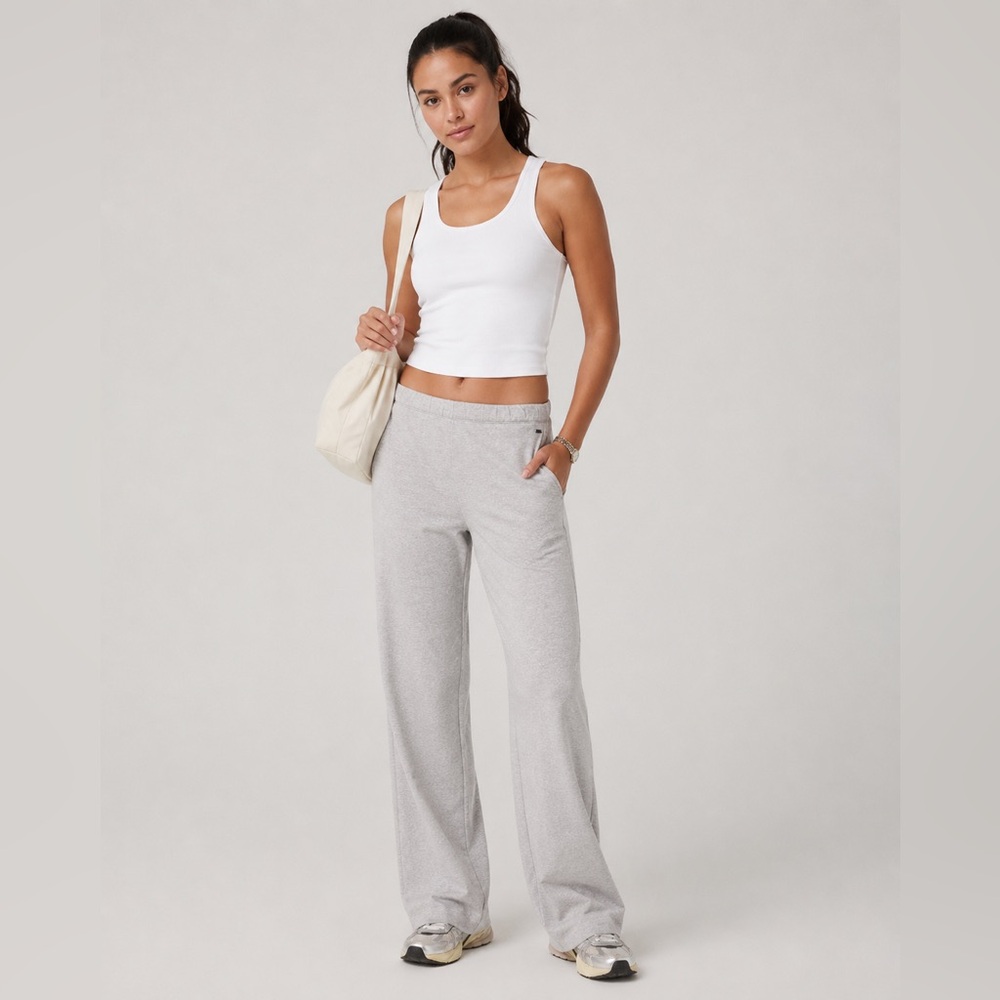 NWT Vuori Halo Modern Straight Leg Pant in Pale Grey Heather